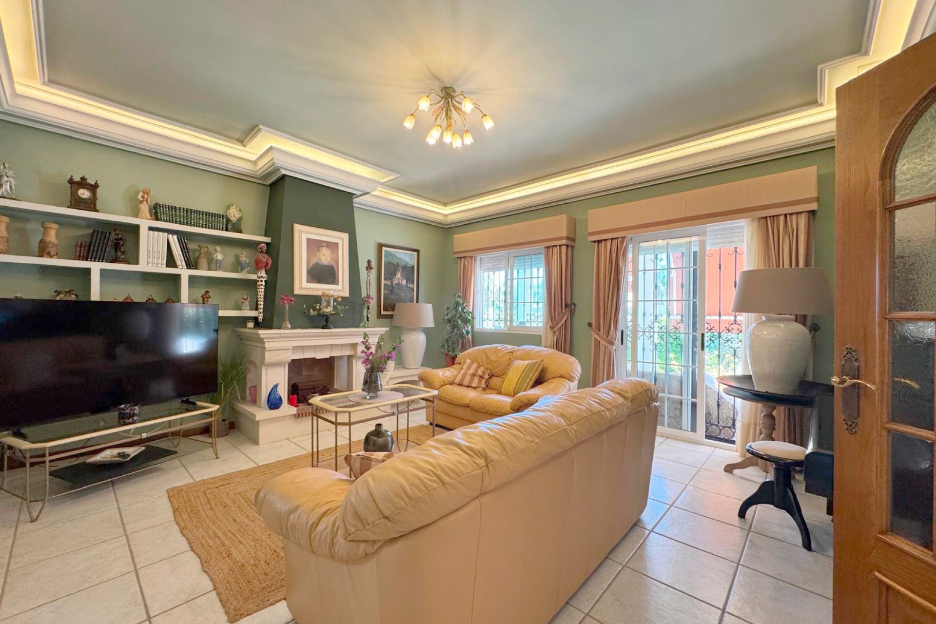 Resale - Villa / House - Torrevieja - La Mata