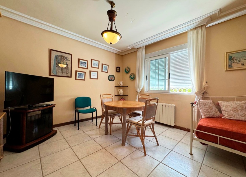 Resale - Villa / House - Torrevieja - La Mata