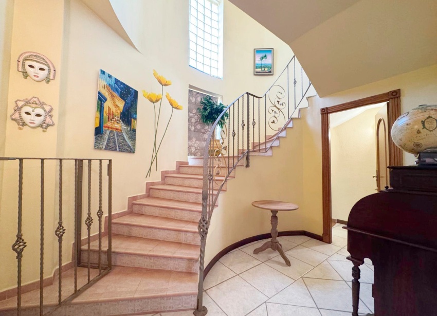 Resale - Villa / House - Torrevieja - La Mata