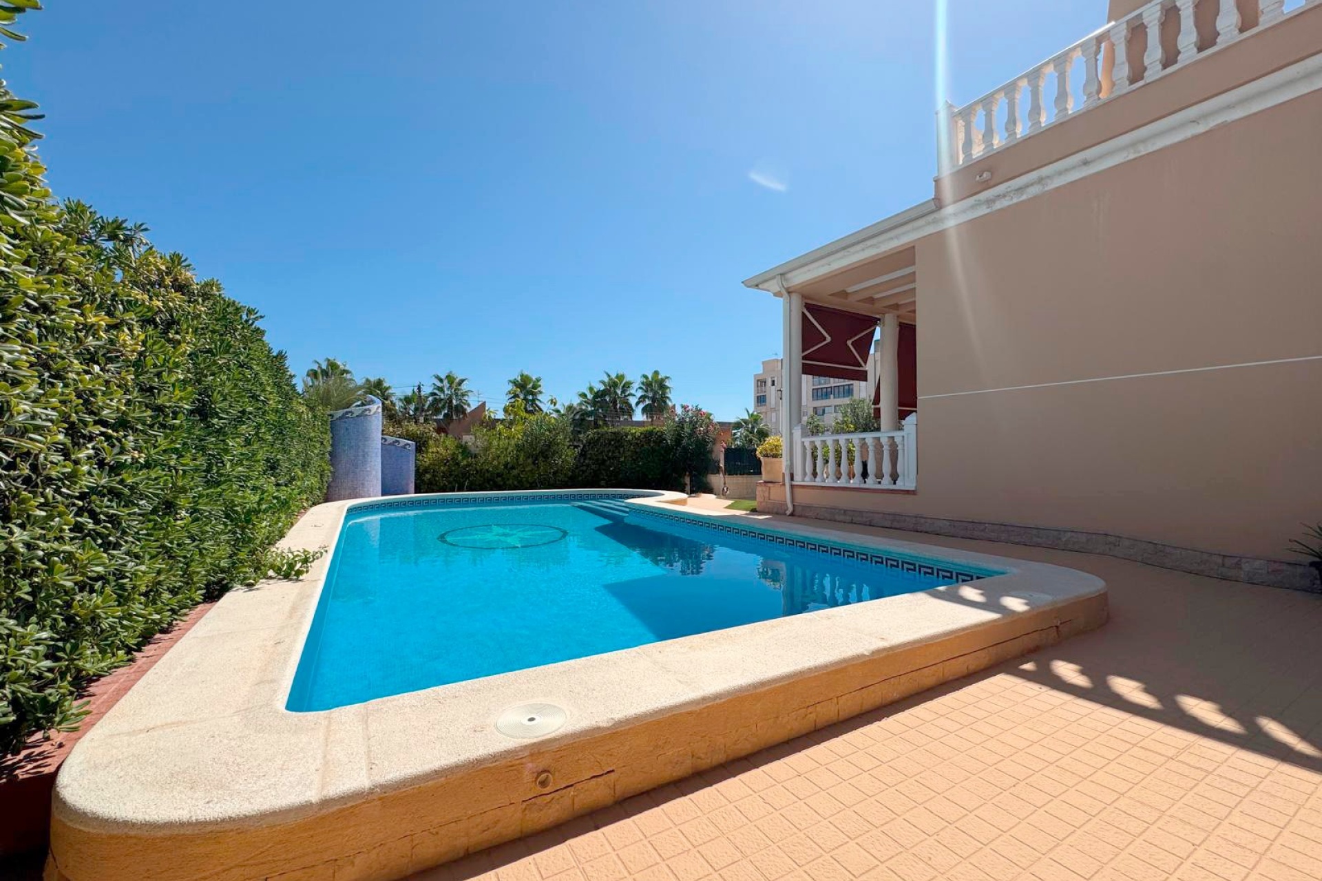 Resale - Villa / House - Torrevieja - La Mata