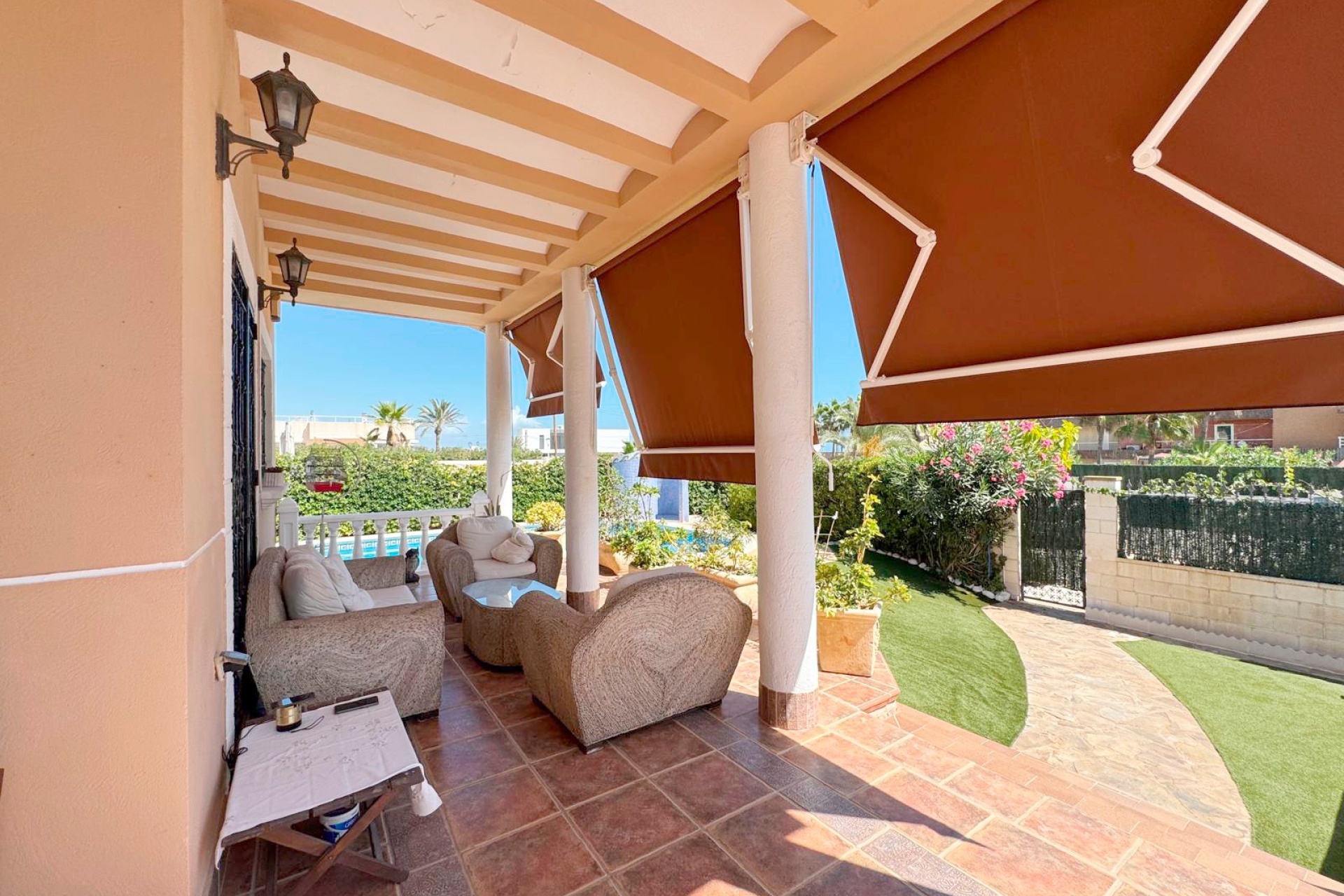 Resale - Villa / House - Torrevieja - La Mata