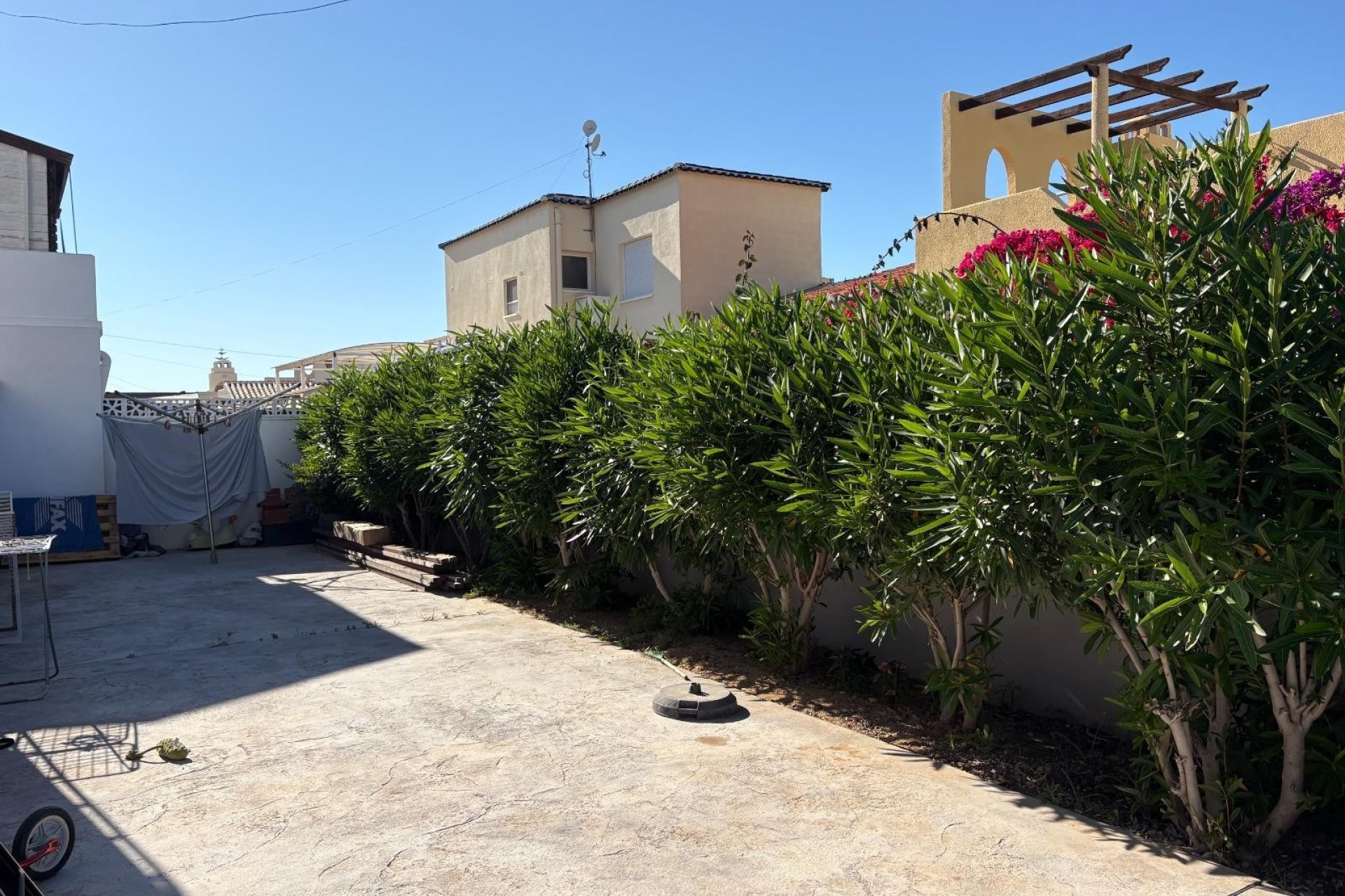 Resale - Villa / House - Torrevieja - La Siesta