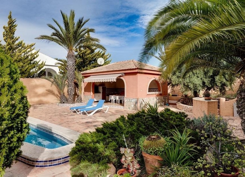 Resale - Villa / House - Torrevieja - La Siesta