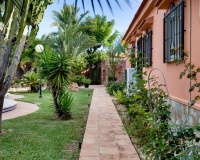 Resale - Villa / House - Torrevieja - La Siesta