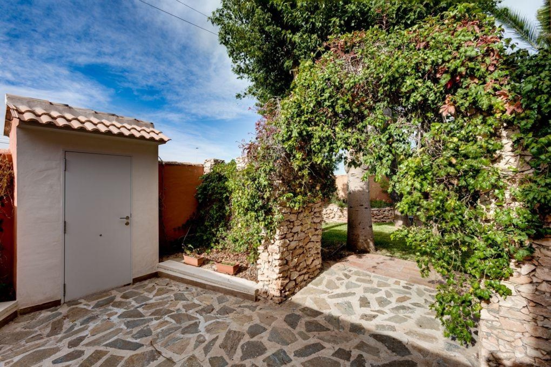 Resale - Villa / House - Torrevieja - La Siesta