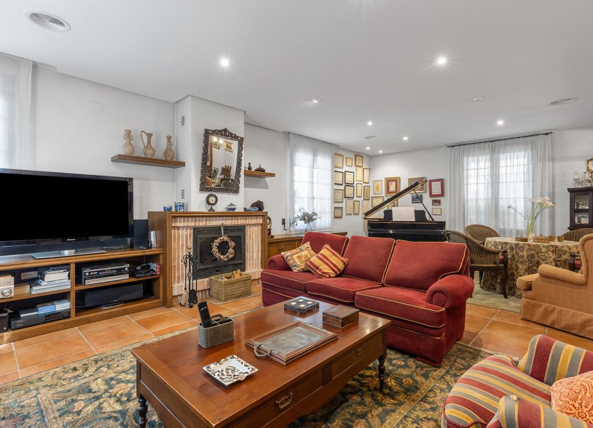 Resale - Villa / House - Torrevieja - La Veleta