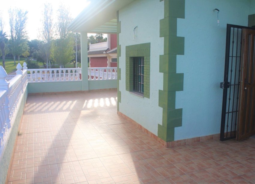 Resale - Villa / House - Torrevieja - Los Altos