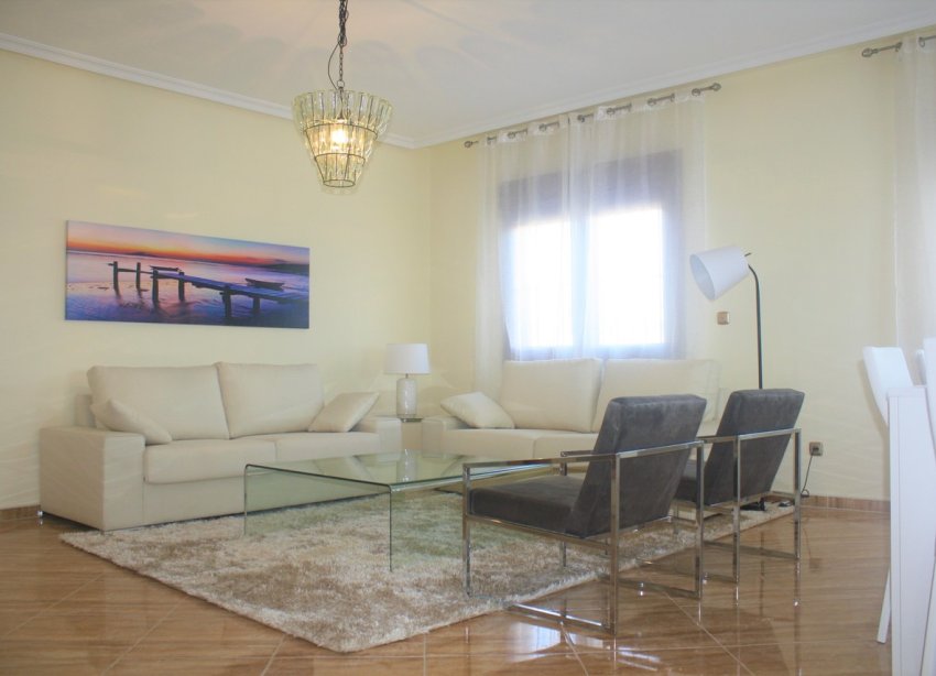 Resale - Villa / House - Torrevieja - Los Altos