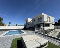 Resale - Villa / House - Torrevieja - Los Balcones