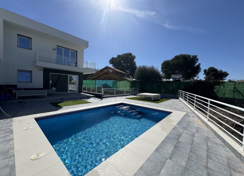 Resale - Villa / House - Torrevieja - Los Balcones