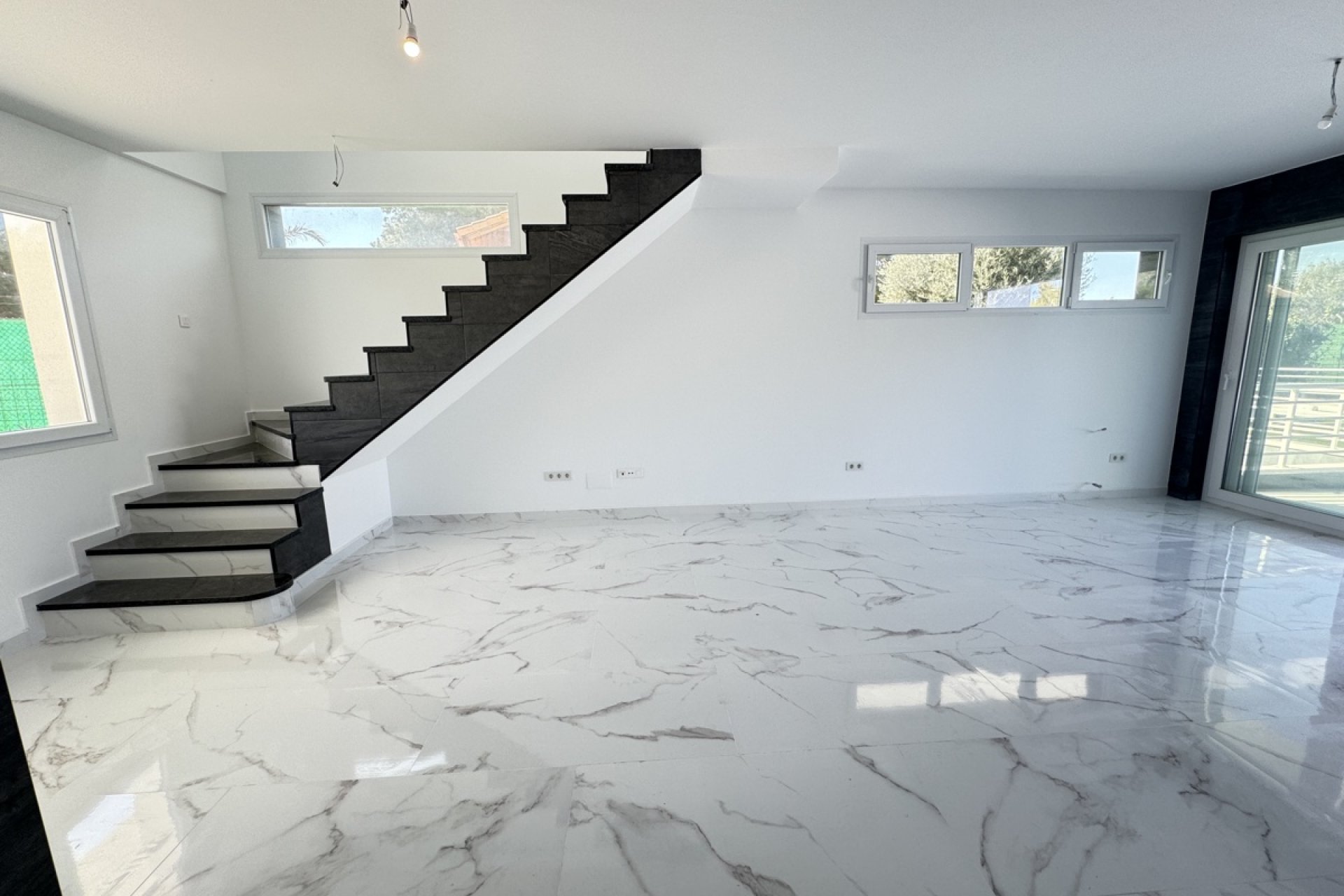 Resale - Villa / House - Torrevieja - Los Balcones