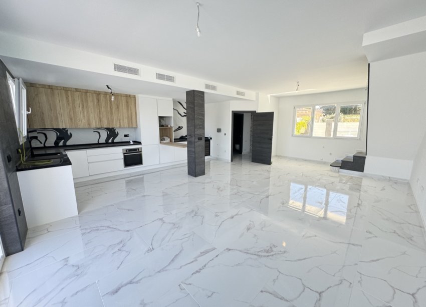 Resale - Villa / House - Torrevieja - Los Balcones