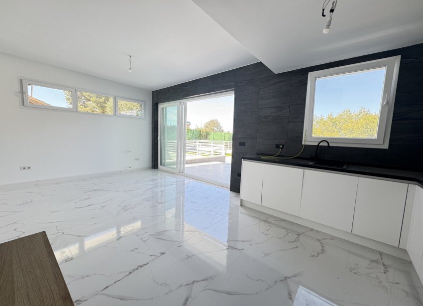 Resale - Villa / House - Torrevieja - Los Balcones