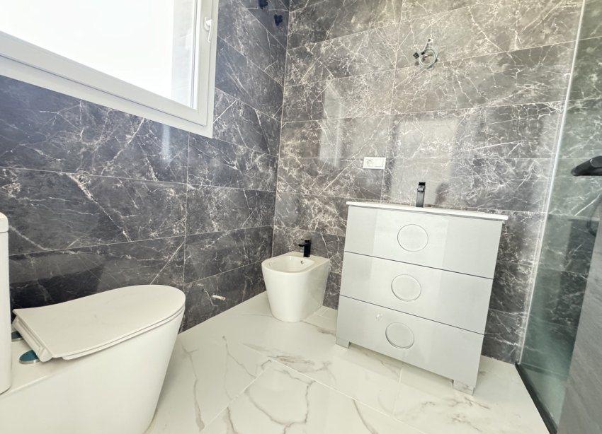 Resale - Villa / House - Torrevieja - Los Balcones