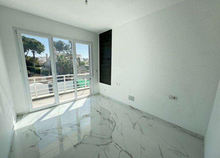 Resale - Villa / House - Torrevieja - Los Balcones