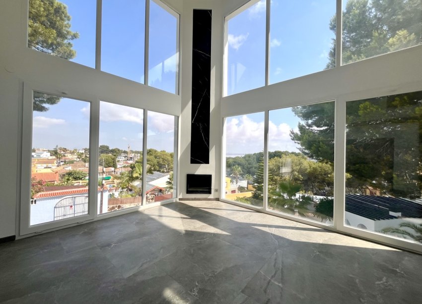 Resale - Villa / House - Torrevieja - Los Balcones