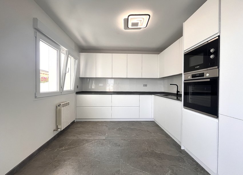 Resale - Villa / House - Torrevieja - Los Balcones