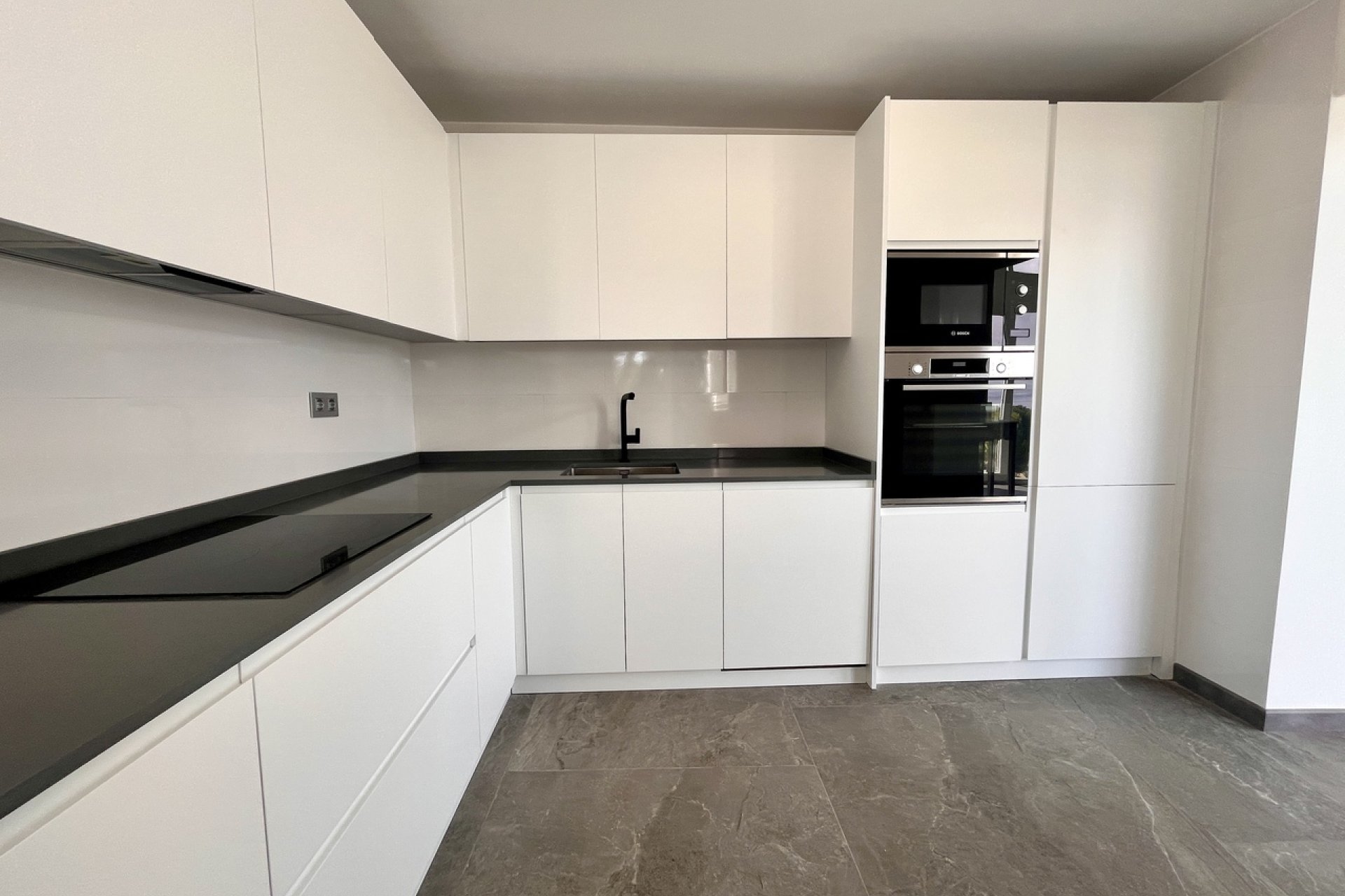 Resale - Villa / House - Torrevieja - Los Balcones