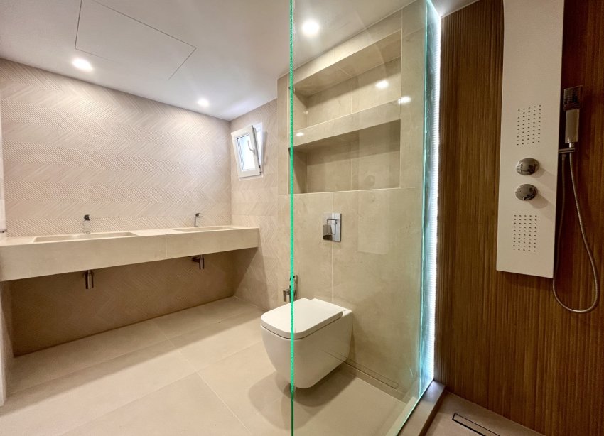 Resale - Villa / House - Torrevieja - Los Balcones