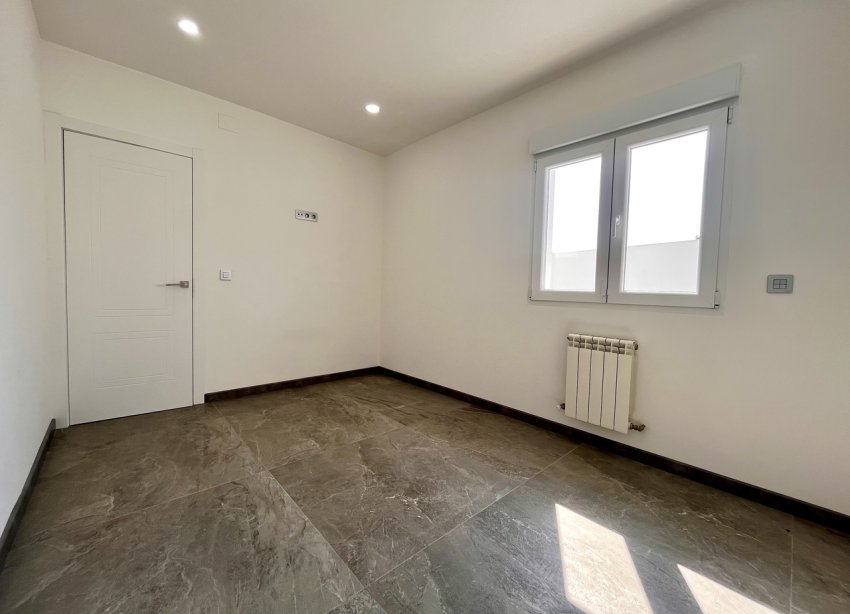 Resale - Villa / House - Torrevieja - Los Balcones