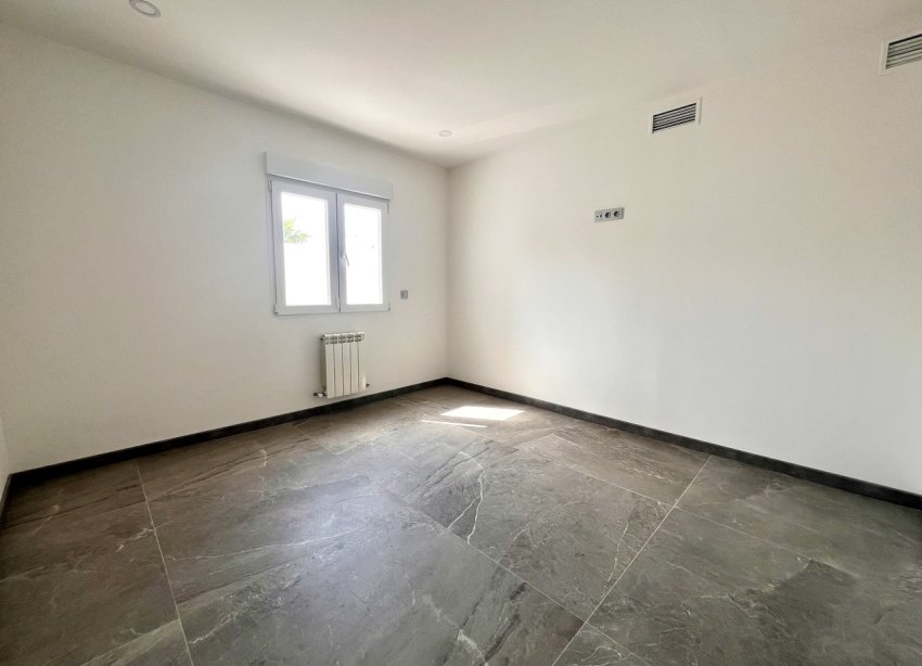 Resale - Villa / House - Torrevieja - Los Balcones