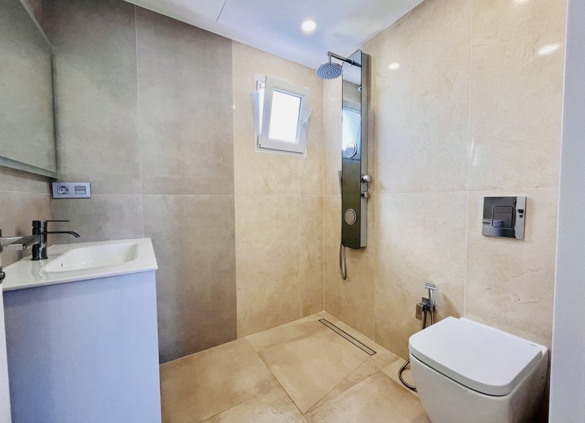Resale - Villa / House - Torrevieja - Los Balcones