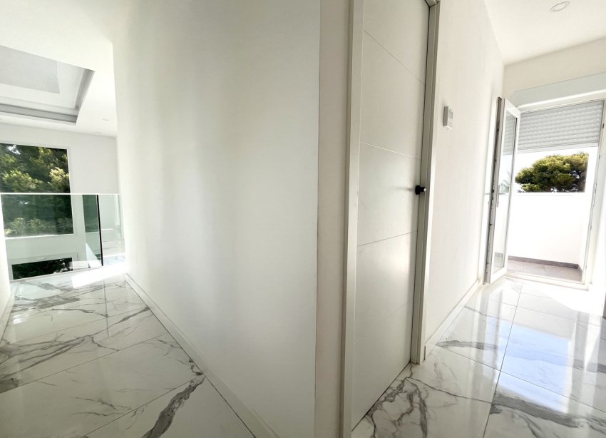 Resale - Villa / House - Torrevieja - Los Balcones