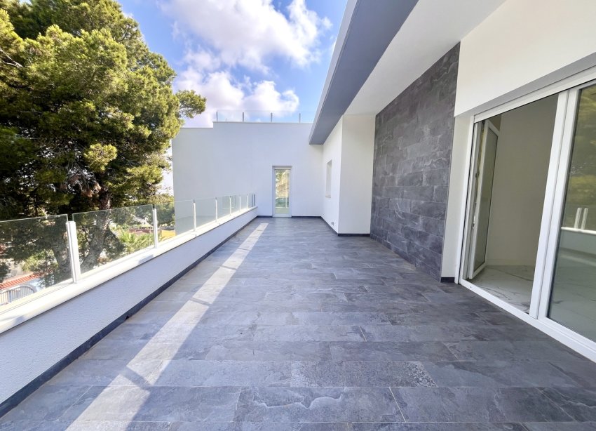 Resale - Villa / House - Torrevieja - Los Balcones