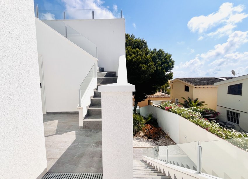 Resale - Villa / House - Torrevieja - Los Balcones
