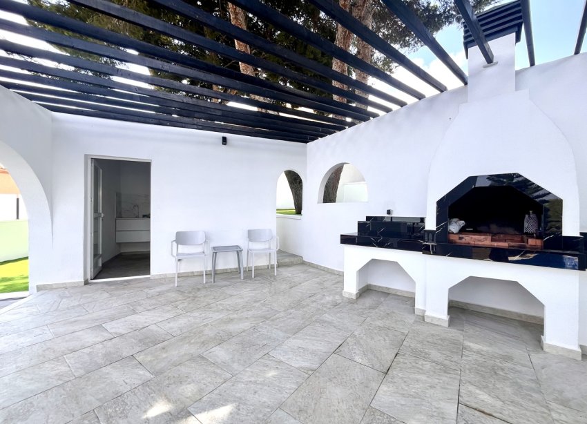 Resale - Villa / House - Torrevieja - Los Balcones