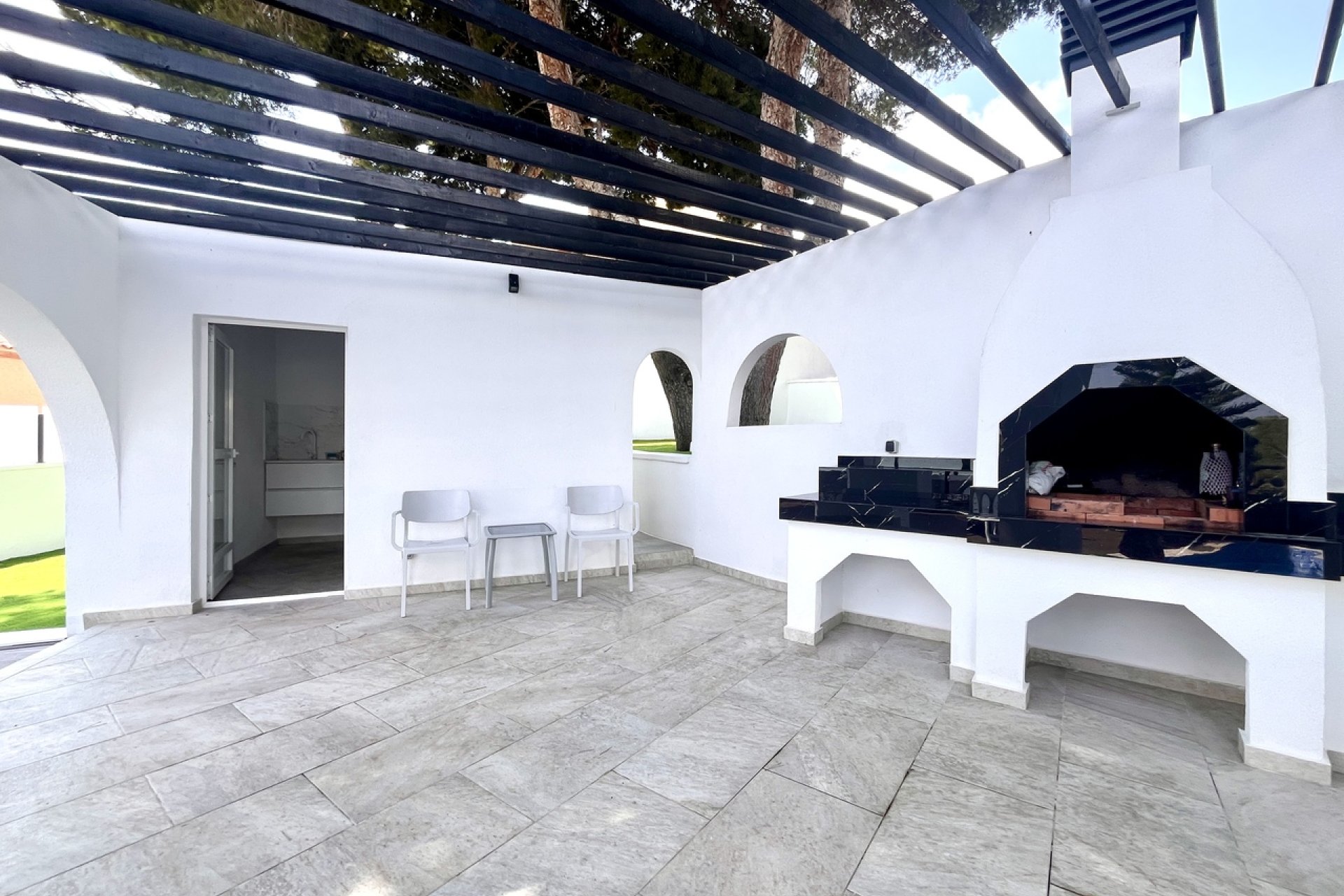 Resale - Villa / House - Torrevieja - Los Balcones