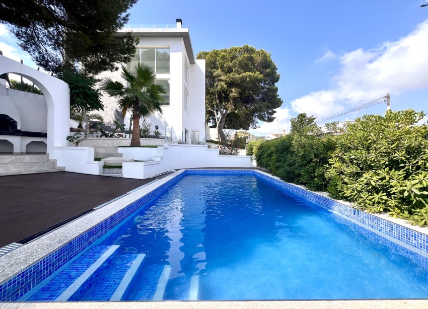 Resale - Villa / House - Torrevieja - Los Balcones