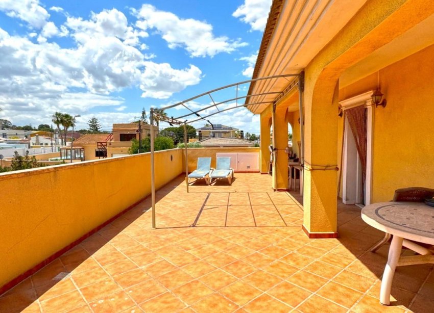 Resale - Villa / House - Torrevieja - Los Balcones