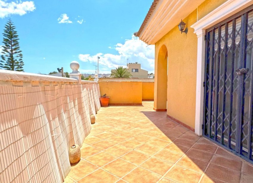 Resale - Villa / House - Torrevieja - Los Balcones