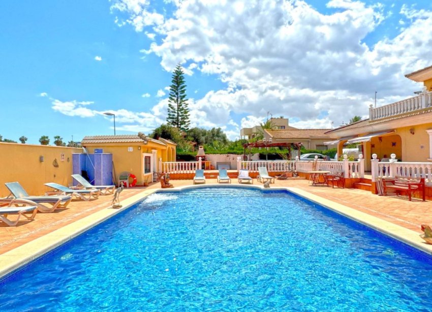 Resale - Villa / House - Torrevieja - Los Balcones