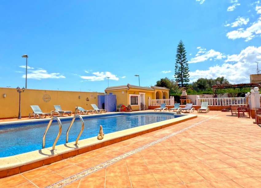 Resale - Villa / House - Torrevieja - Los Balcones