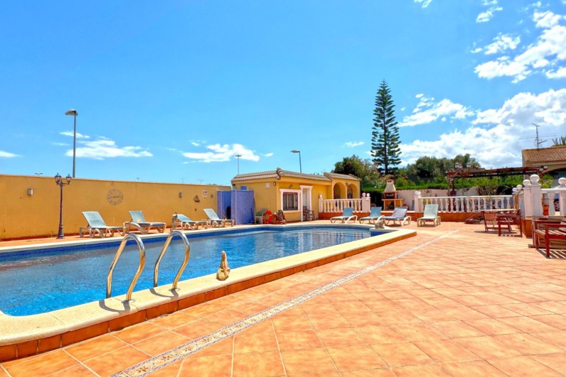 Resale - Villa / House - Torrevieja - Los Balcones