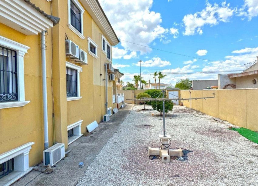Resale - Villa / House - Torrevieja - Los Balcones