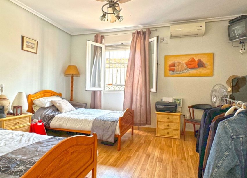 Resale - Villa / House - Torrevieja - Los Balcones