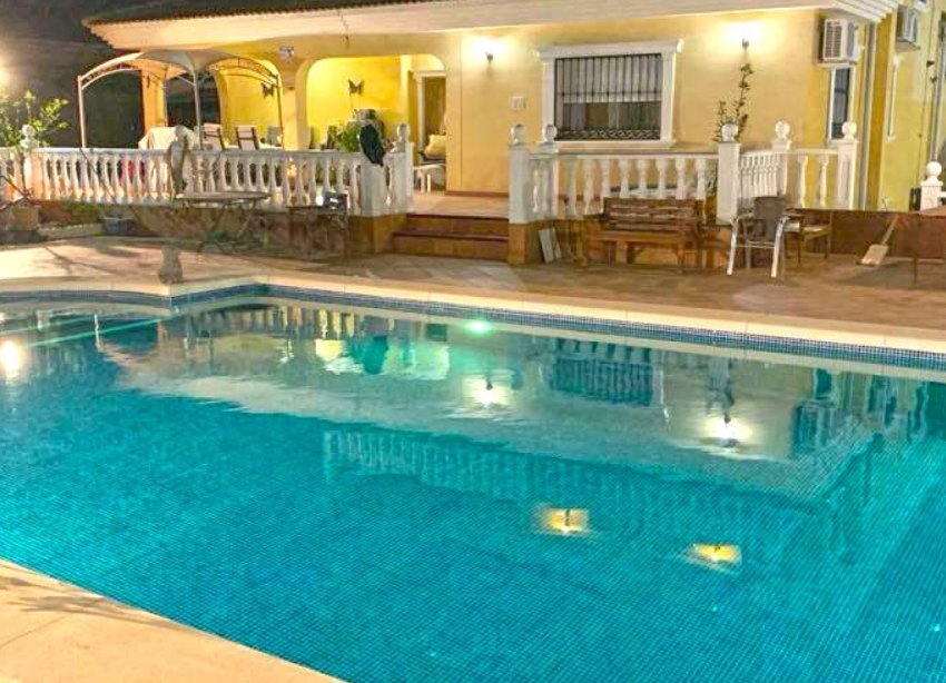 Resale - Villa / House - Torrevieja - Los Balcones