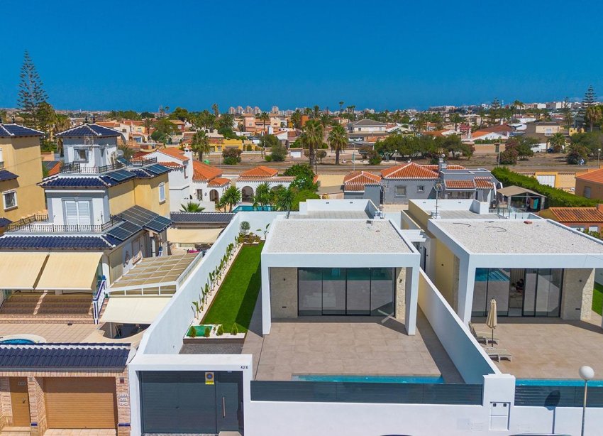 Resale - Villa / House - Torrevieja - Los Balcones