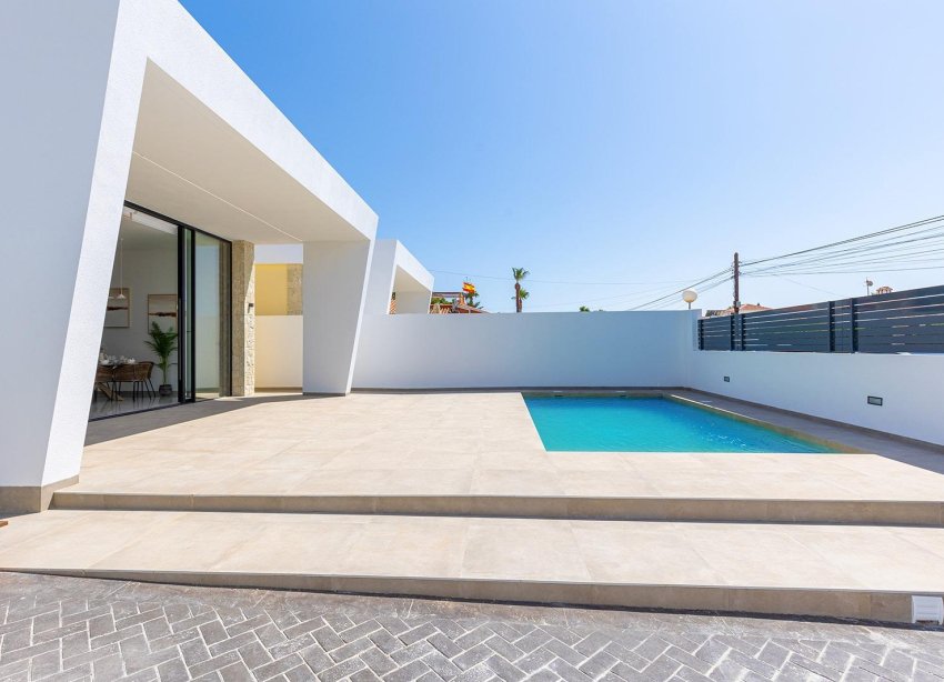 Resale - Villa / House - Torrevieja - Los Balcones