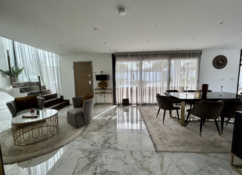 Resale - Villa / House - Torrevieja - Los Balcones