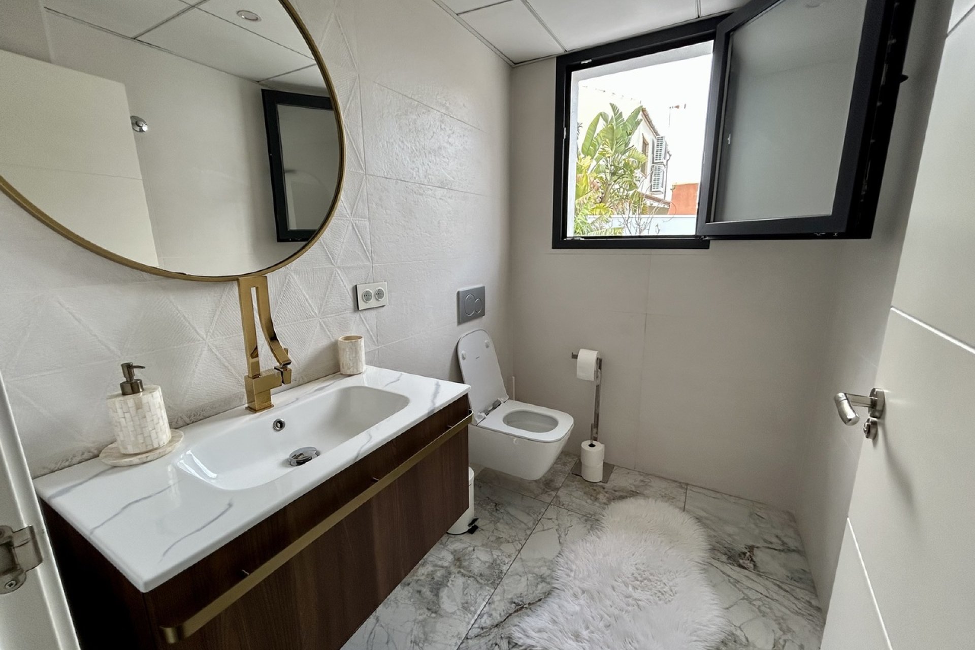 Resale - Villa / House - Torrevieja - Los Balcones