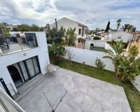 Resale - Villa / House - Torrevieja - Los Balcones