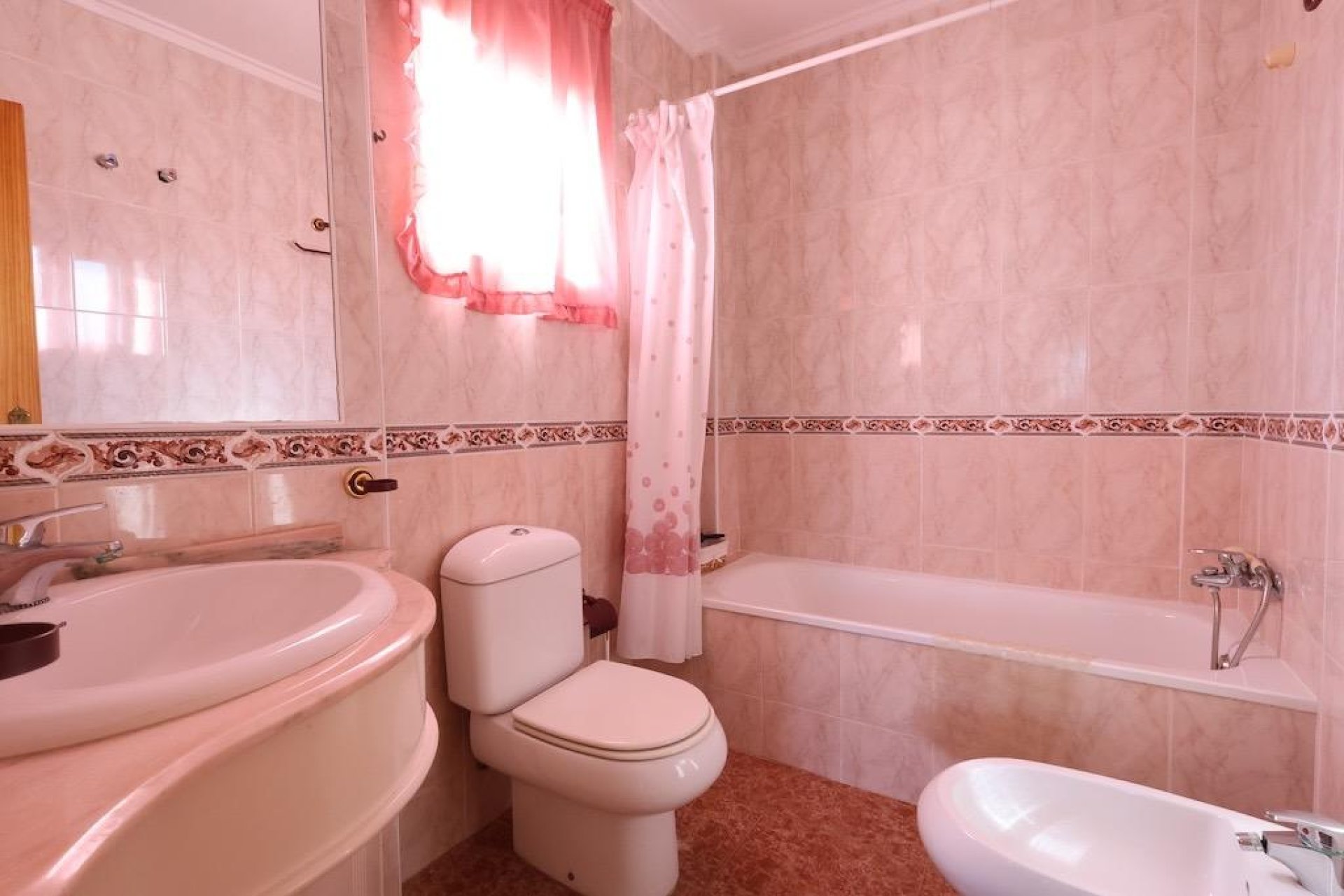 Resale - Villa / House - Torrevieja - Los Balcones