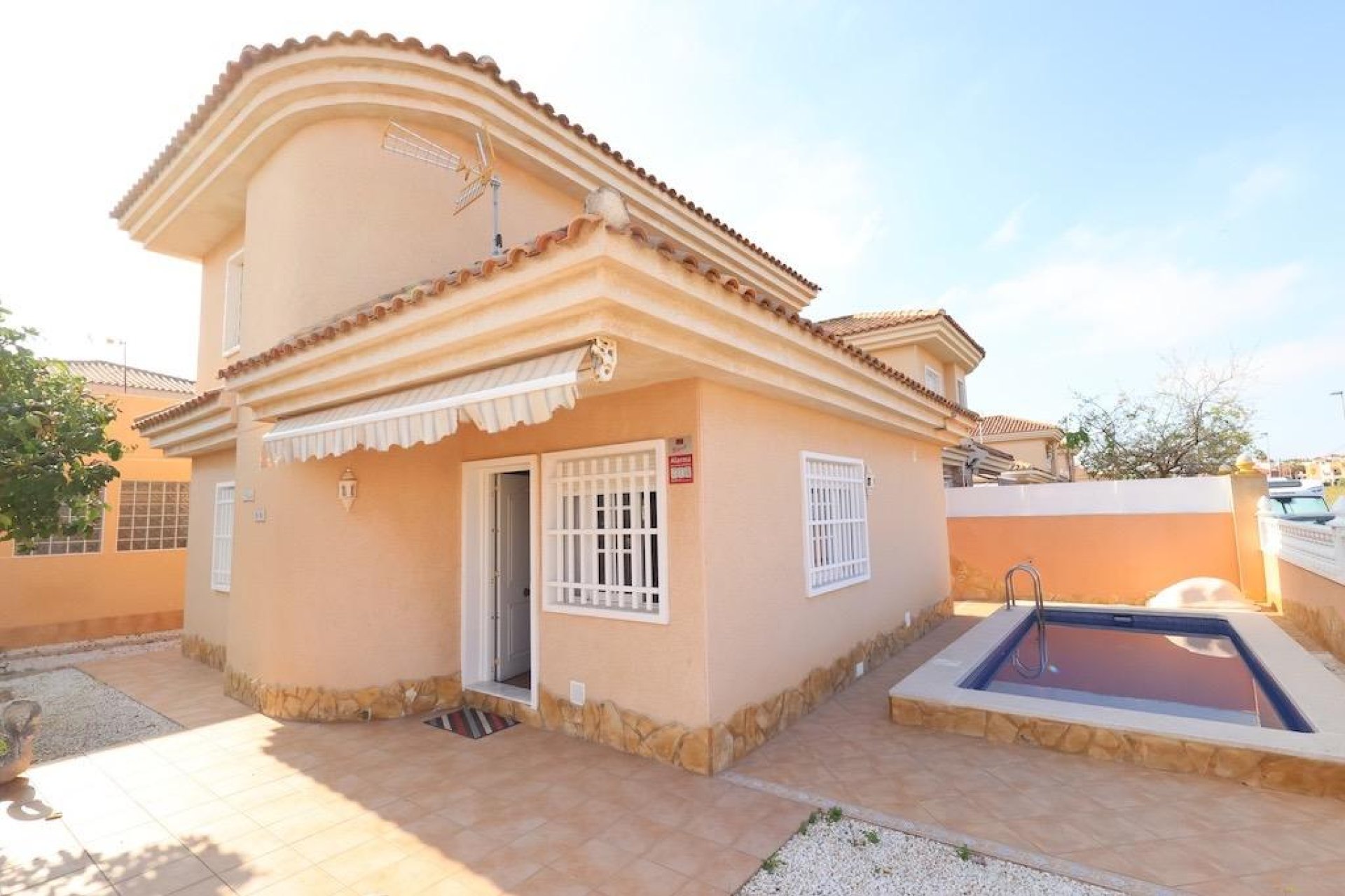 Resale - Villa / House - Torrevieja - Los Balcones