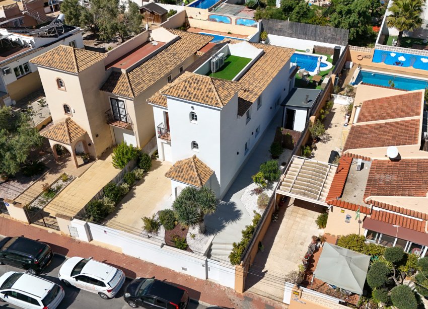 Resale - Villa / House - Torrevieja - Los Balcones