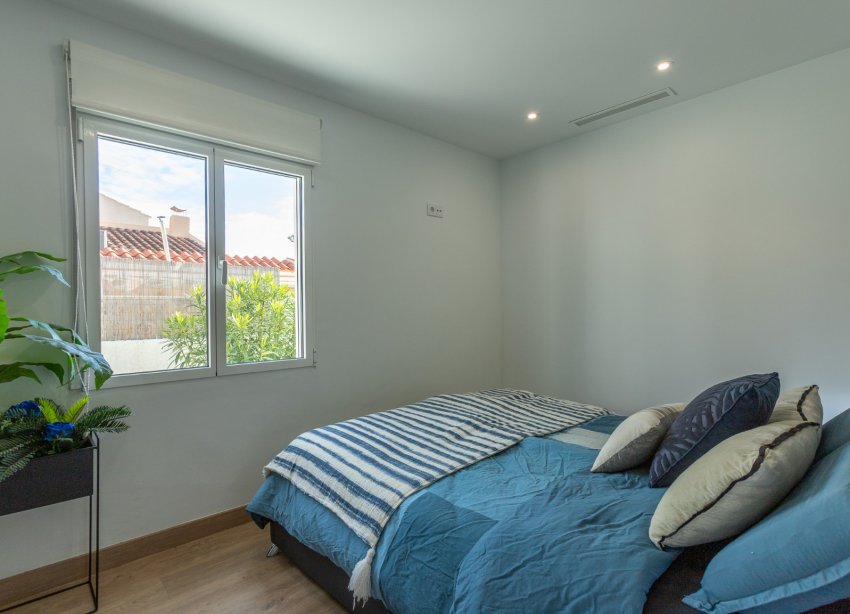 Resale - Villa / House - Torrevieja - Los Balcones
