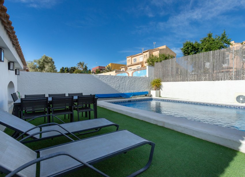 Resale - Villa / House - Torrevieja - Los Balcones